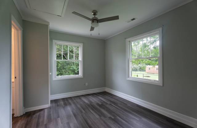 3 Bedroom, 1 Bath Home in Pendleton photos photos