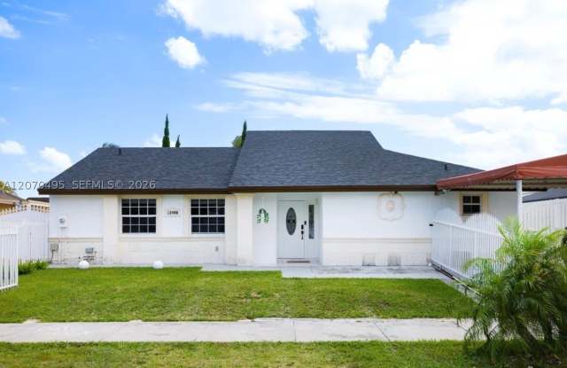12440 SW 207th Ter photos photos