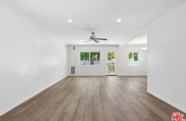 6033 Fallbrook Avenue Gallery 3