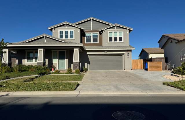 Beautiful 4 Bed 3 Bath 2 Story 2 Car Garage with Solar! Gallery 3