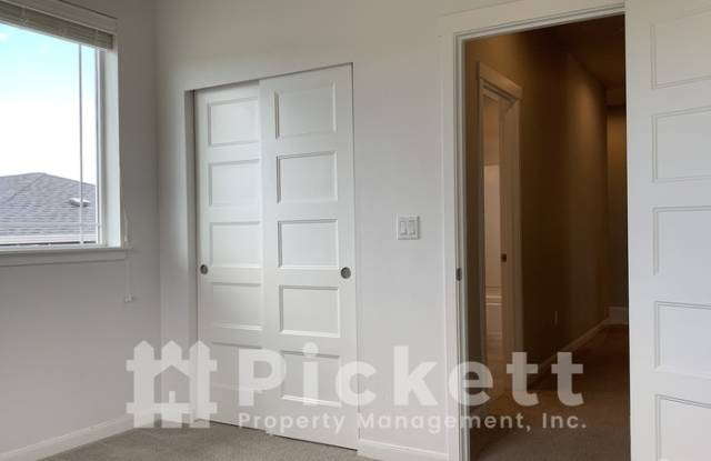 2427 NE Boulderstone Court Gallery 2