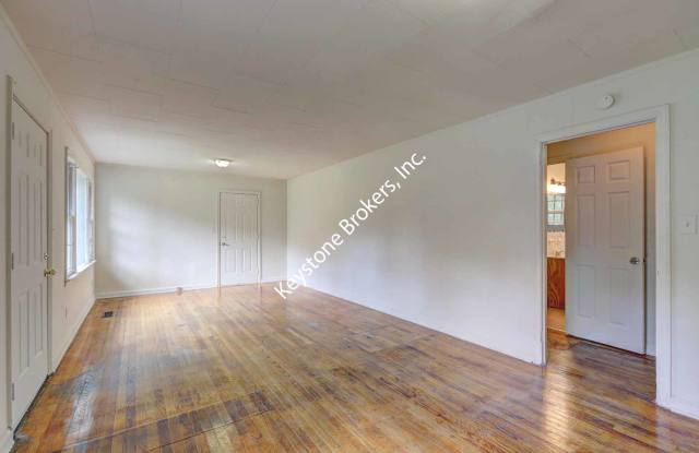 2072 Knightsbridge Road Gallery 3