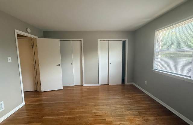 Spacious 2BR/1.5BA Townhome in Lawrence Township.  Beautiful Park like setting!! Gallery 4