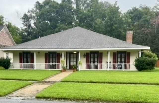 Beautifully updated large 4BR house in Woodland Ridge near Episcopal School photos photos
