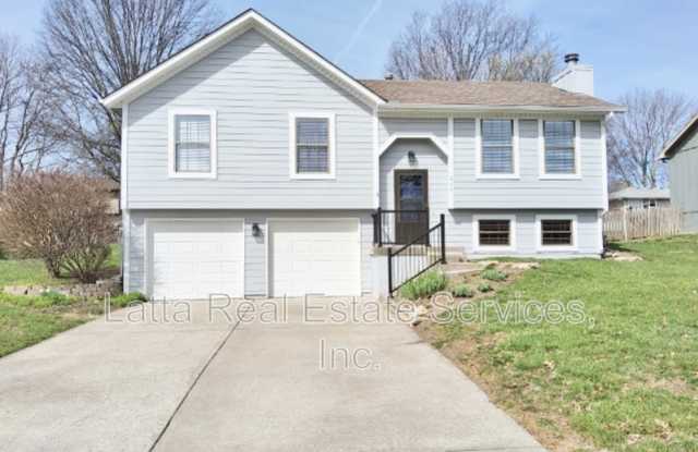 228 SE Bristol Dr photos photos