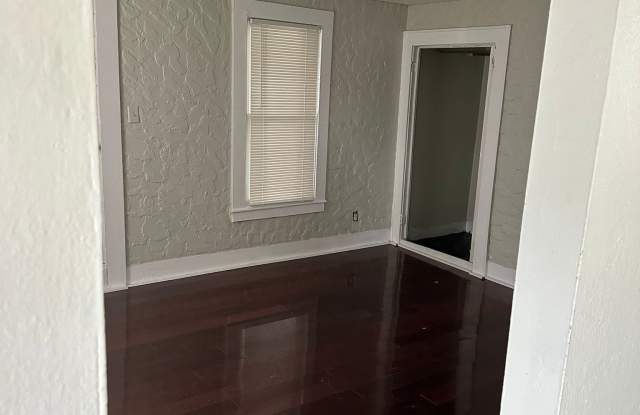 610 East Division Street - F2 Gallery 4