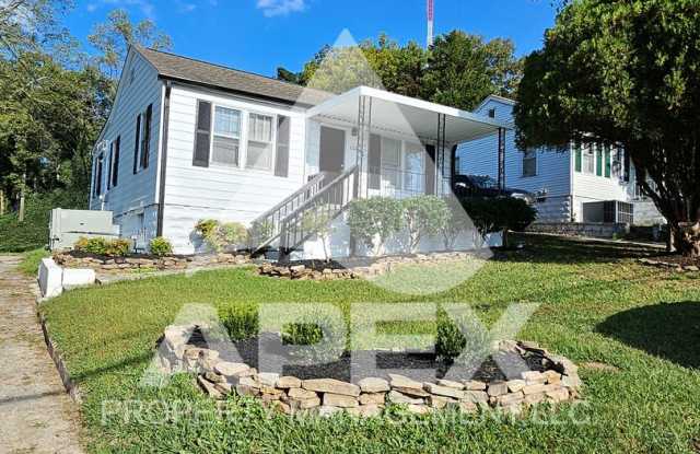 Charming 3 Bd 1- Ba Single Family Home in North Knox! photos photos