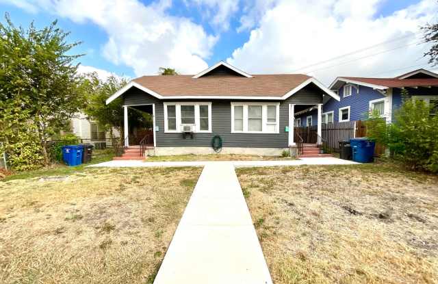 *MOVE IN SPECIAL* 1 Bedroom 1 Bath with Original Hardwood Flooring! photos photos