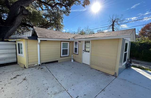 *COMING SOON* ALL BILLS PAID!! 1 Bedroom / 1 Bath Unit Near South Side Lions Park! photos photos