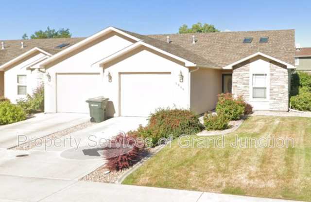 585 1/2 Belhaven Way photos photos