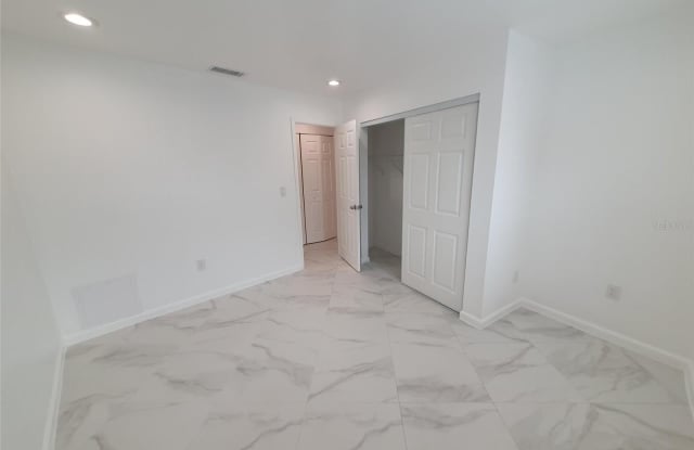 1883 ORANGE BOULEVARD Way Gallery 3