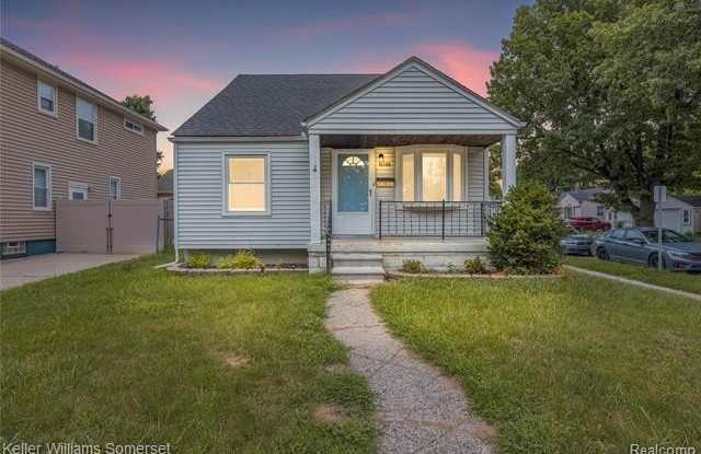 1721 E LINCOLN Avenue photos photos