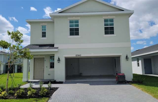10940 NW Middlestream Dr Gallery 1