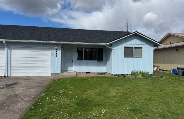 Great single level 2 bed/1 bath duplex in Thurston! - 4830 Elderberry Loop, Springfield, OR 97478