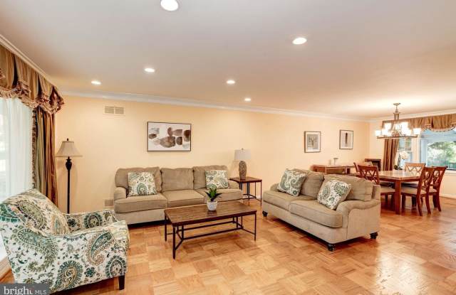 8111 CAWDOR CT - 8111 Cawdor Court, McLean, VA 22102