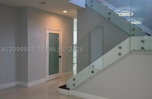 15413 SW 176th Ter Gallery 1