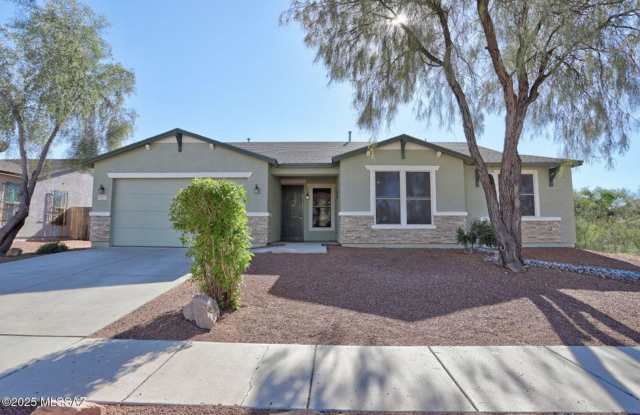 Lovely 4 bedroom, 2 bath home with 2 car garage photos photos