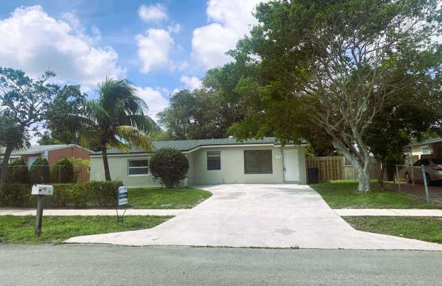Beautiful 3-bedroom home located in Delray Beach. Fast and easy move in process! photos photos