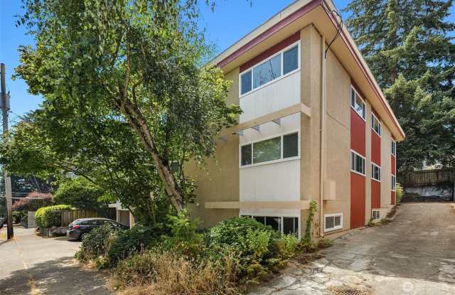 Woodlaun Haus Apartments | Vintage Charm Meets Modern Comfort photos photos