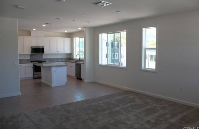 18373 Iris Lane Gallery 3