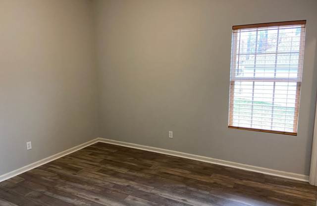 4 bedroom/4 bath - 407 Shady Park Cove, Lafayette County, MS 38655