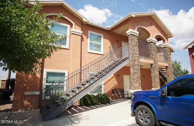 8685 N Loop Drive unit: C-3 photos photos