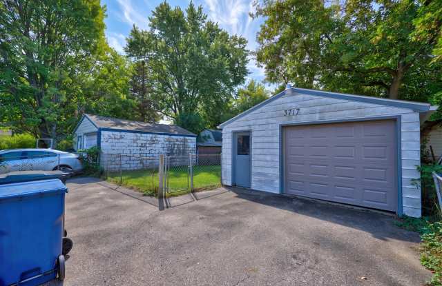 3717 Larchmont Street Gallery 2