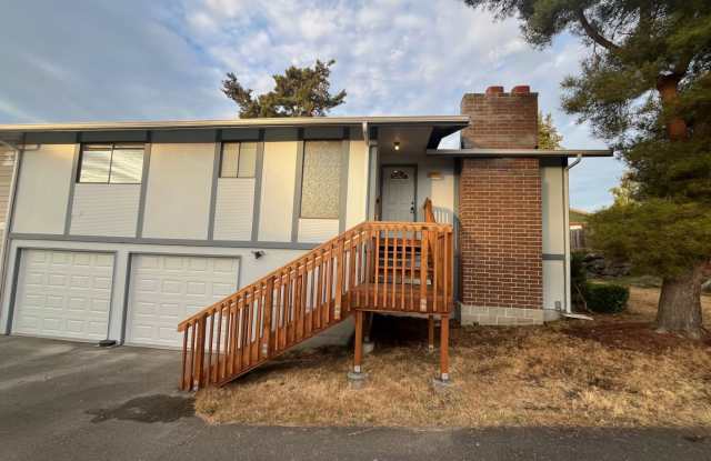 **$200 Move In Special**Beautiful 2 Bed 1.5 Bath 2 Story Duplex in University Place photos photos