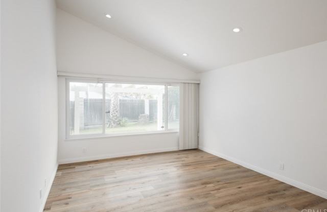 17601 Bard Avenue Gallery 4
