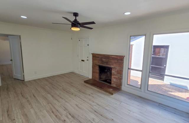 Beautifully Remodeled Detached 2 Bed 1 Bath Home with yard and pet friendly! Gallery 4