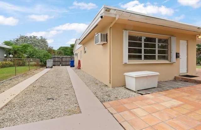 724 NE 2nd St photos photos 724 NE 2nd St photos photos