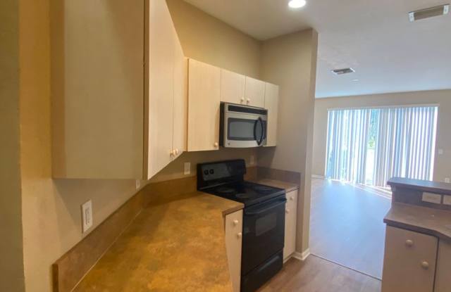 Exciting Summer Specials: First Month  Security Deposit to move in! Gallery 3