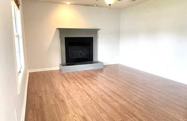 82 Essex Court West Gallery 3