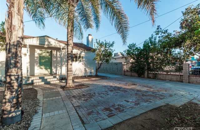7542 Lindley Avenue Gallery 2