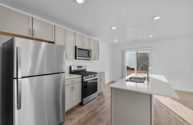 Comfortable and Spacious 4-Bedroom Townhome in Cedar City! photos photos Comfortable and Spacious 4-Bedroom Townhome in Cedar City! photos photos