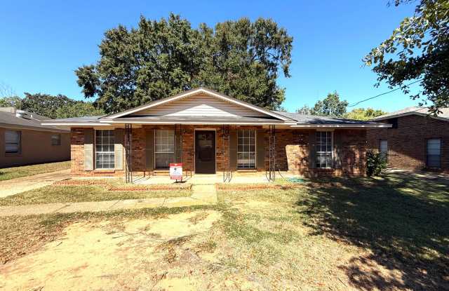 ** 3 Bed 2 Bath located out East** Call our self-showing number to schedule a tour 334-366-9198 Gallery 1
