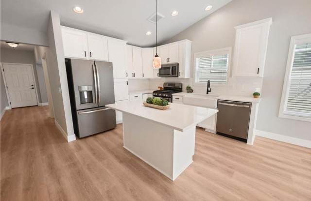 Remodeled 4 Bedroom Home for Rent! Gallery 3