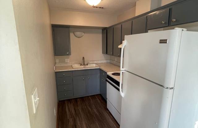 1133 Dixon Dr photos photos