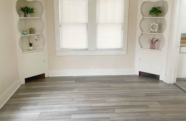 Adorable 1 bed, 1 bath Home Available in the Saint Streets! Gallery 3