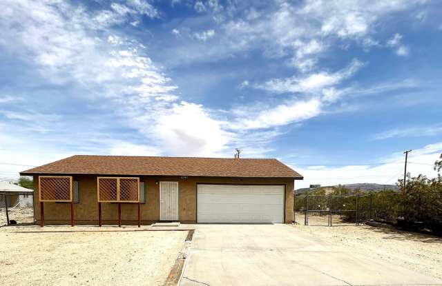2 Bedroom 1 Bathroom Home Close To Town photos photos