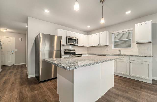1 Month FREE Rent! Applied to Your First Full Month. Terms & Conditions Apply. Gallery 4