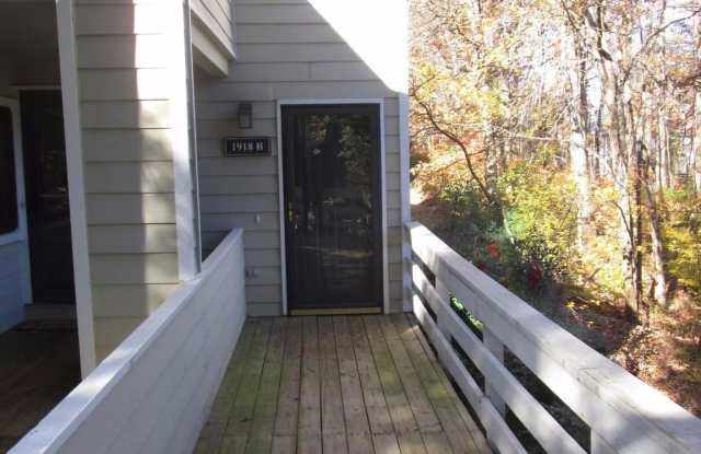 1918 VILLARIDGE DRIVE Gallery 3