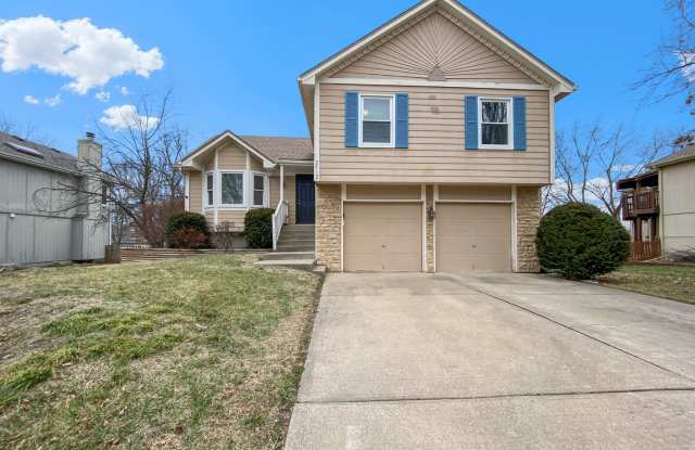 Spacious 4BR Home in Lee’s Summit | Finished Basement | Deck | 2-Car Garage | Pets Welcome photos photos