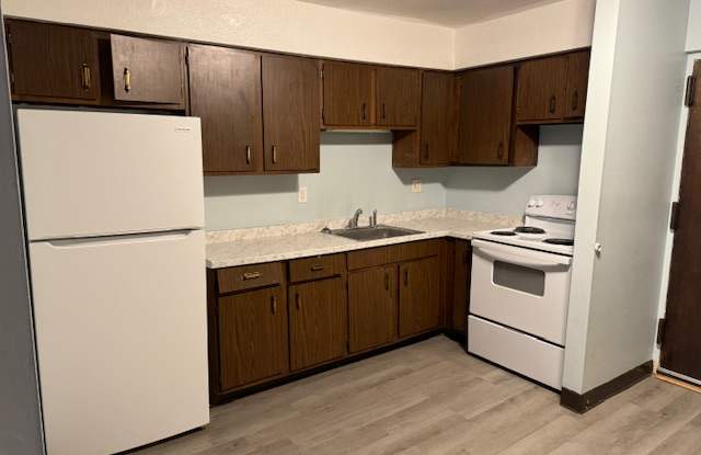 525 Crown St - 525 Crown Street, Meriden, CT 06450