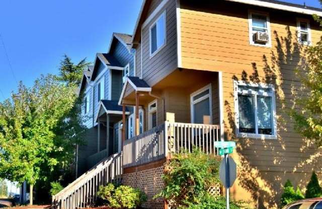 Bright Beaverton Townhome with Spacious Living Areas, Decorative Fireplace & Functional Kitchen photos photos