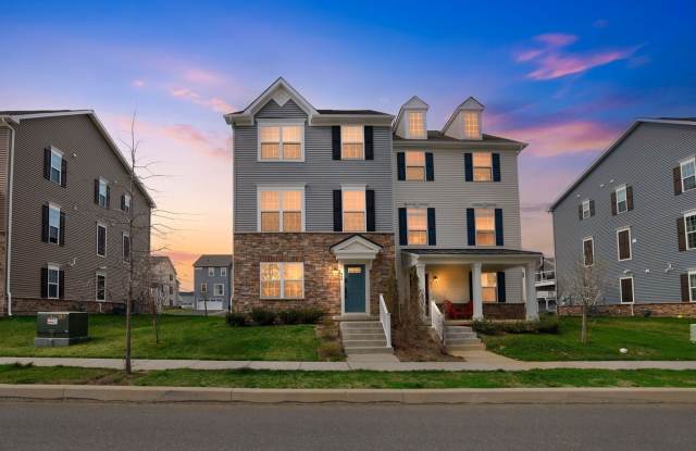 3BR Upgraded end unit townhome | Appoquinimink School Dist| 2-Car Garage + Driveway parking for 4 | 12 x 20 ft deck photos photos