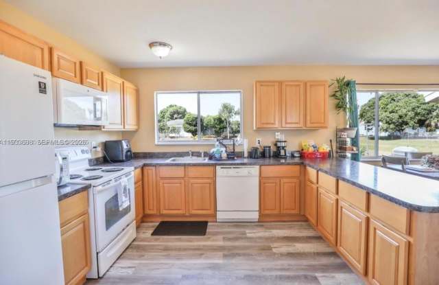 250 SW Homeland Rd photos photos