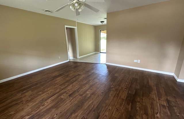 Charming 3-Bedroom, 1.5-Bath Home in a Fantastic Neighborhood Gallery 4