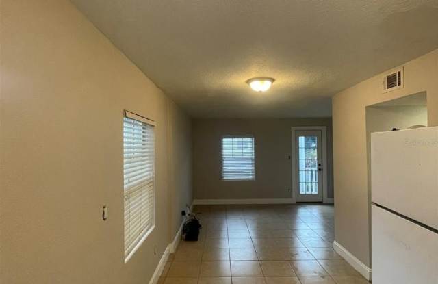 727 1/2 EDGEWATER Drive Gallery 4