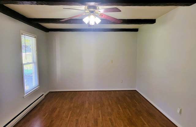 Cozy 3 bedroom ranch off of Genito Road with a large private back yard. Gallery 3